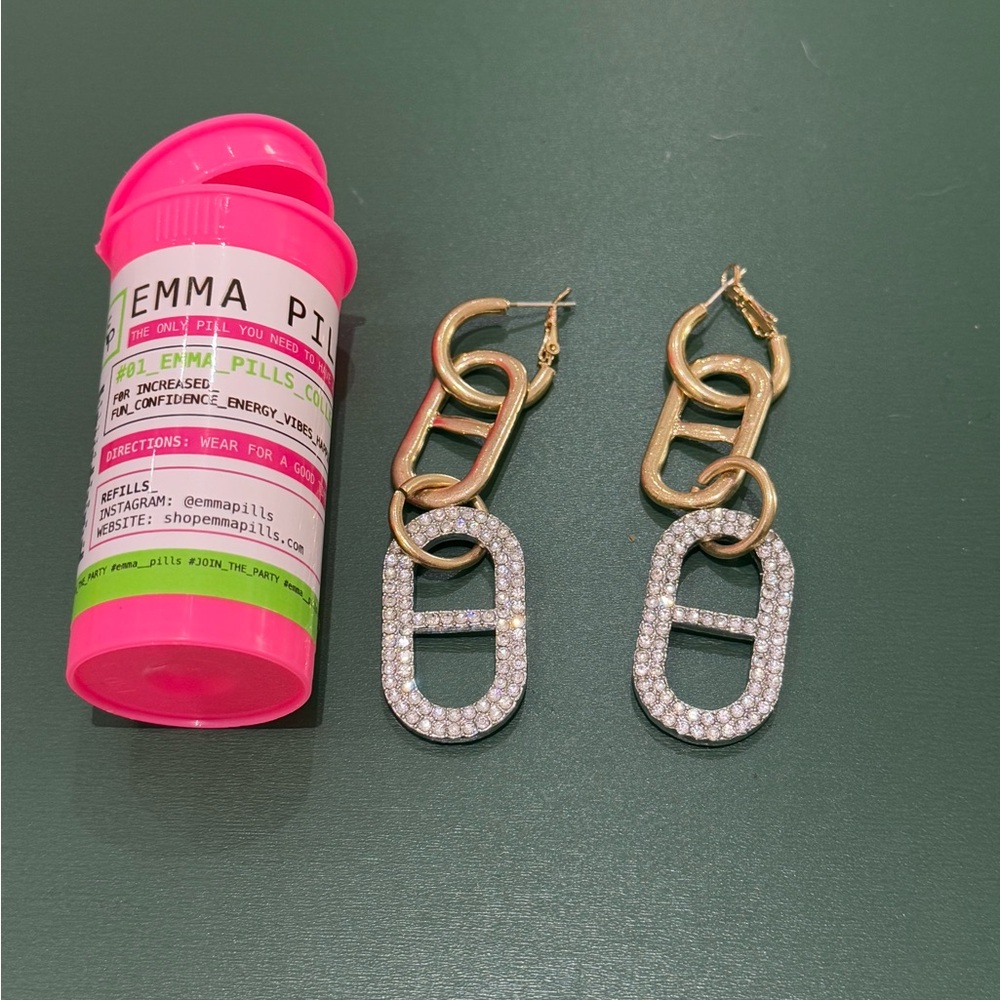 Emma pills extra pills earrings in gold - Picture 3 of 5